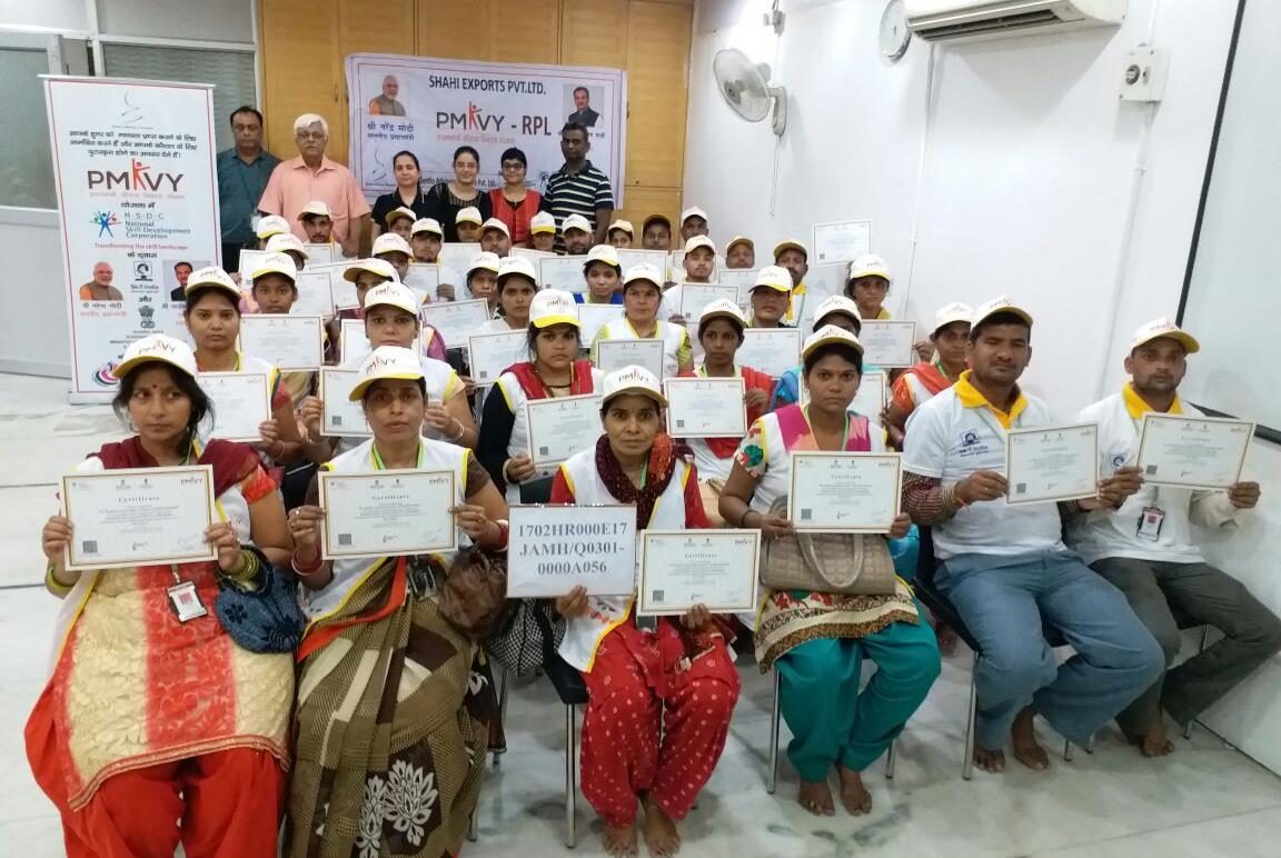 Group of RPL participants holding certificates